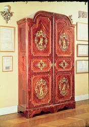 Armário estilo regência, 1725-30 (madeira)